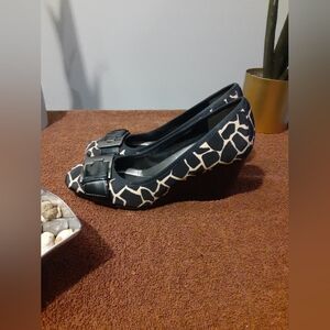 Bandolino Women's Animal Print Buckle Wedge Highheel Shoes Black Tan Size 6M